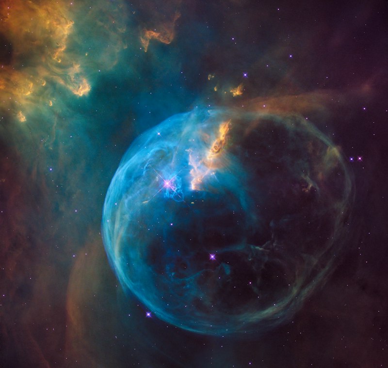 深空星云，象征前沿模型探索的未知疆域